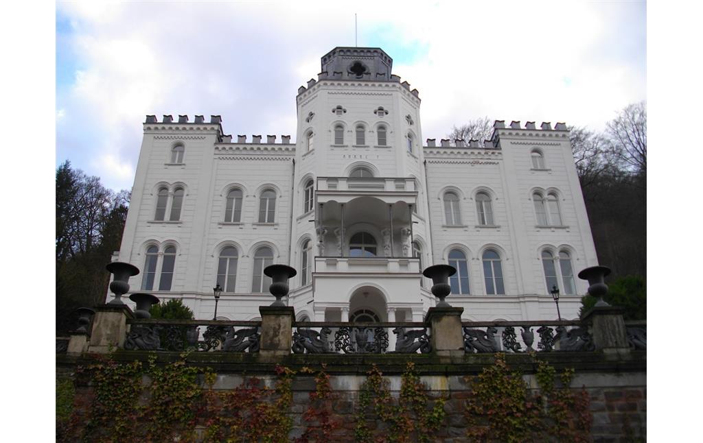 Frontansicht von Schloss Balmoral in Bad Ems (2008)