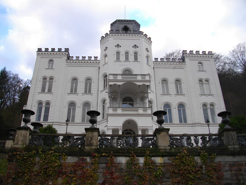 Frontansicht von Schloss Balmoral in Bad Ems (2008)