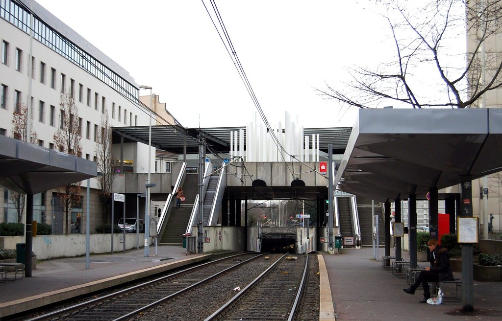U-Bahn-Haltestelle am neuen Stadthaus Bonn (2012)