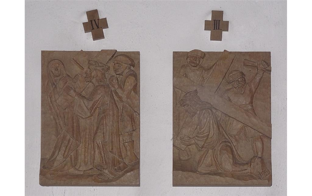 Kreuzwegszenen 3 und 4 des Bildschnitzers Josef Janssen von 1992 in der Kapelle Sankt Dionysius in Waldorf (2018).