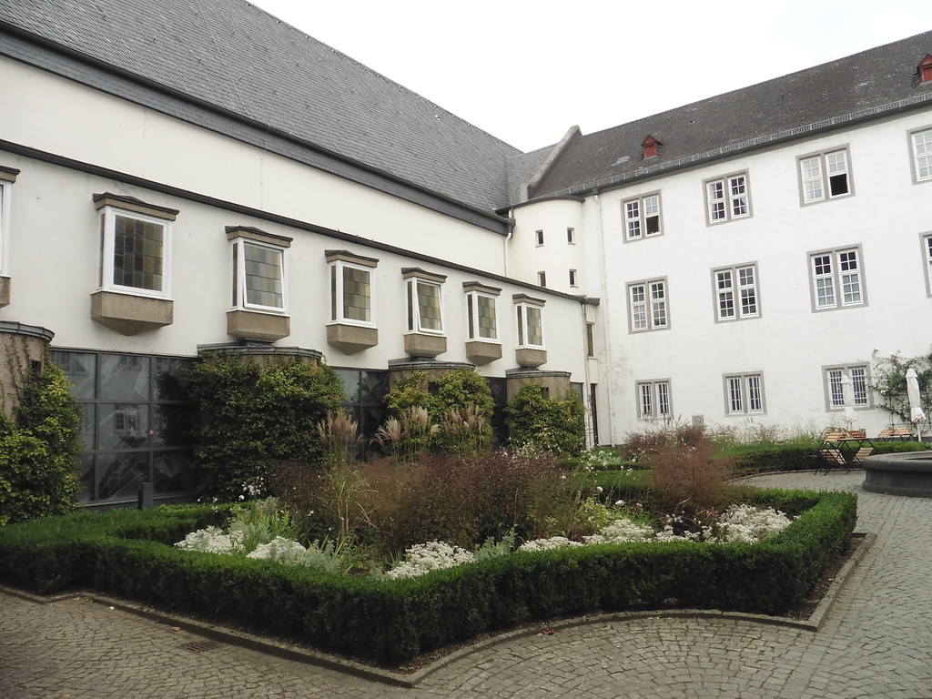 Innenhof des früheren Jesuiten-Gymnasiums (Jesuitenkolleg), heute Rathaus der Stadt Koblenz (2014).
