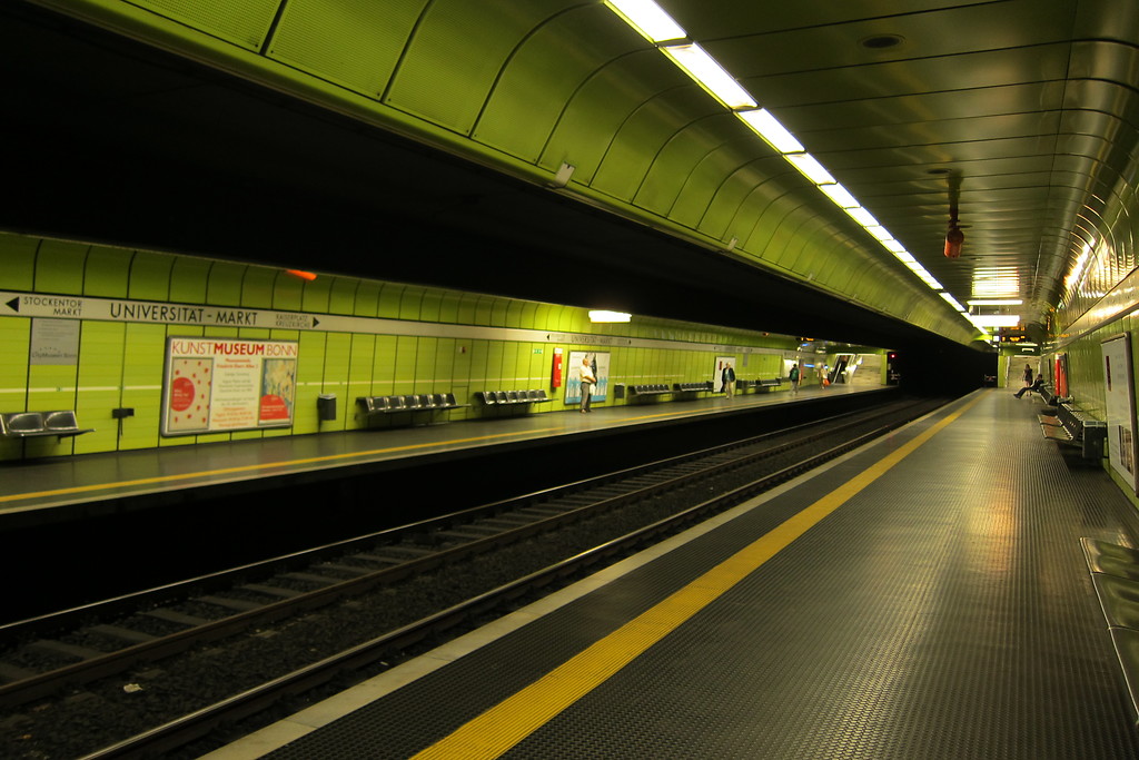 Bahnsteige der U-Bahn-Station Universität/Markt (2013)