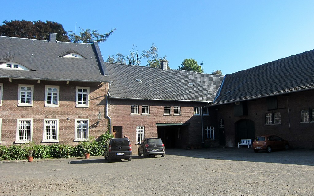 Nebengebäude im Hof des früheren Ritterguts Noithausen (2014)