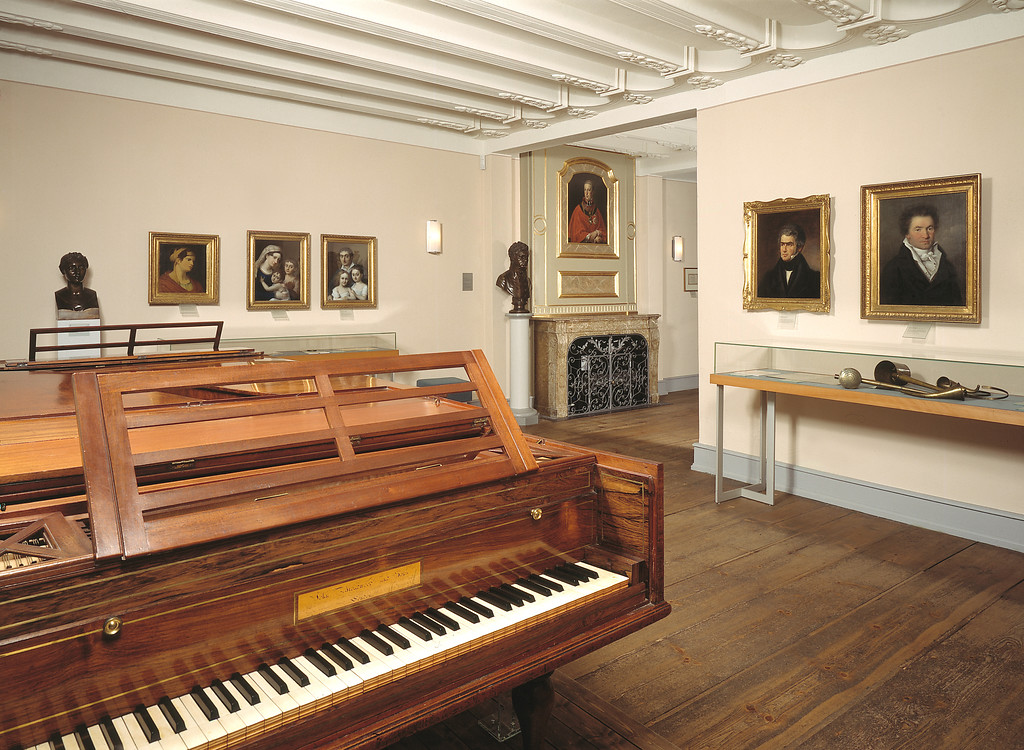 Innenansicht des Bonner Beethoven-Hauses mit Teilen der Museumsausstellung (2012)
