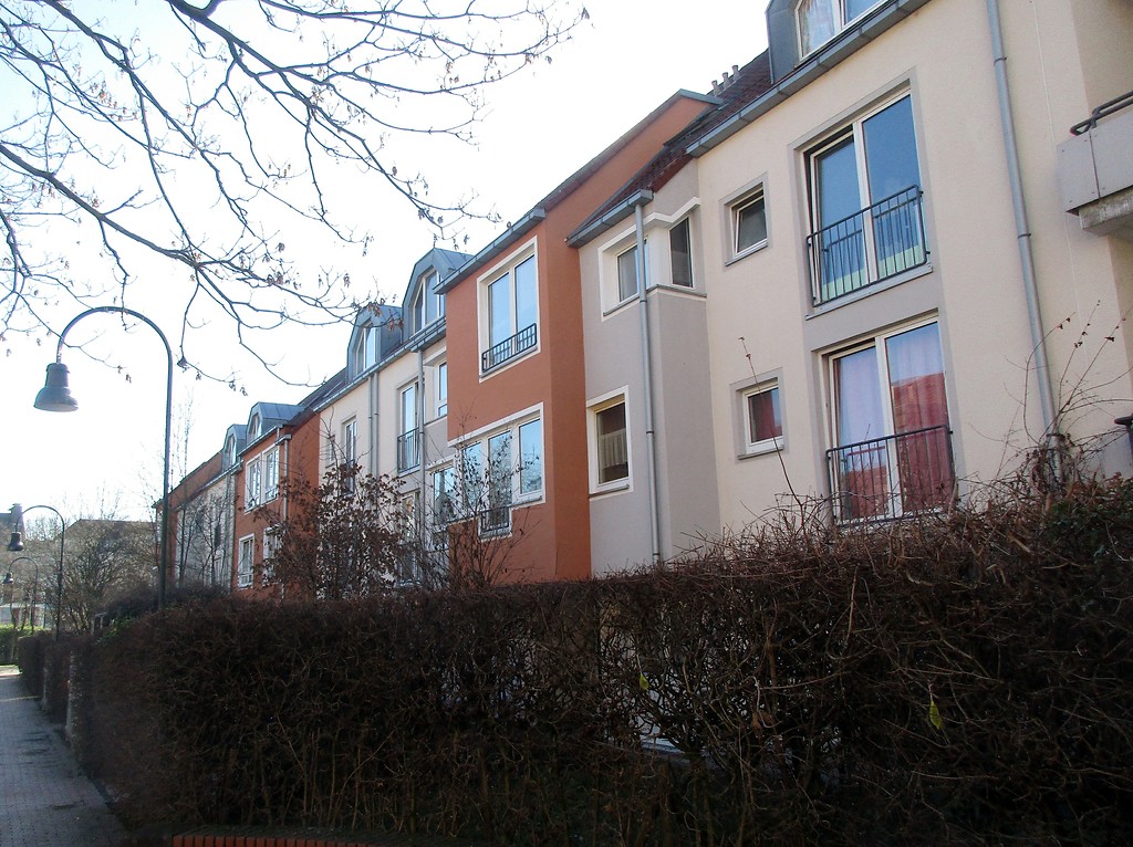 Zwischen 1987 und 1991 entstandene Wohnbebauung auf dem früheren Gelände der Stollwerck-Fabrikanlagen zwischen der Dreikönigenstraße und der Karl-Korn-Straße in Altstadt-Süd (2019).