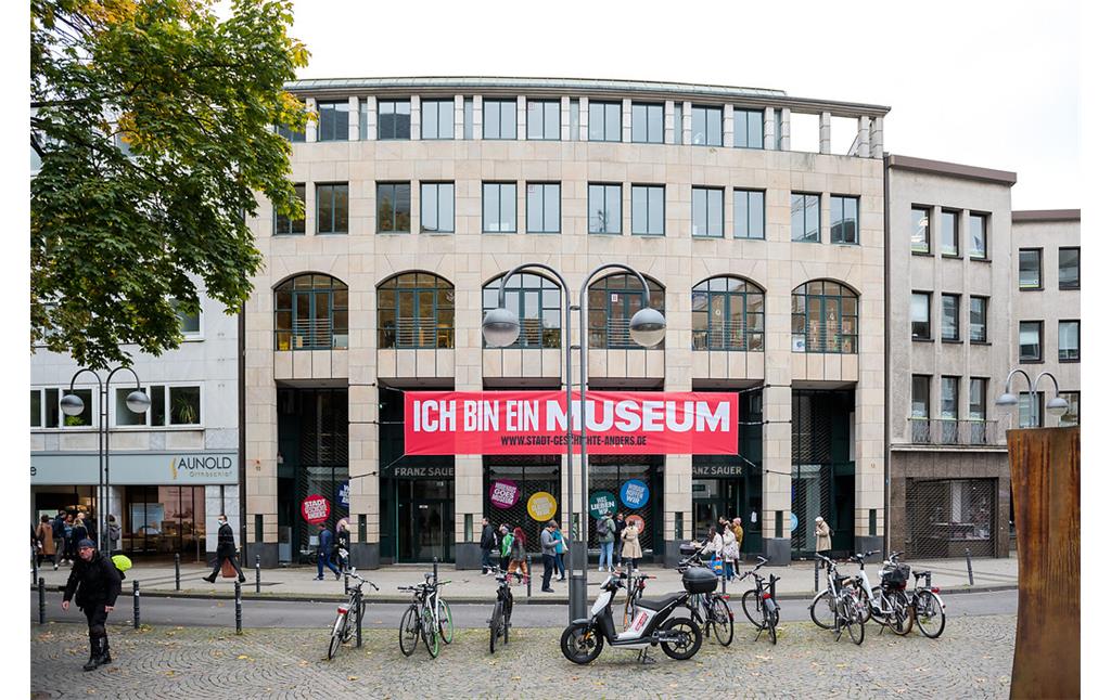 Das ehemalige Modehaus "Franz Sauer" in der Minoritenstraße in der Kölner Altstadt-Nord und ab 2021/22 neuer Sitz des Kölnischen Stadtmuseums (2021).