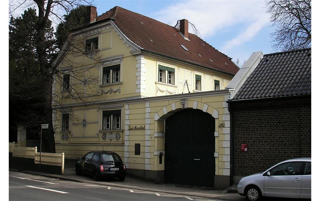 Gebäude des früheren Hofguts Maarhof an der Frankfurter Strasse in Köln-Urbach (2010).