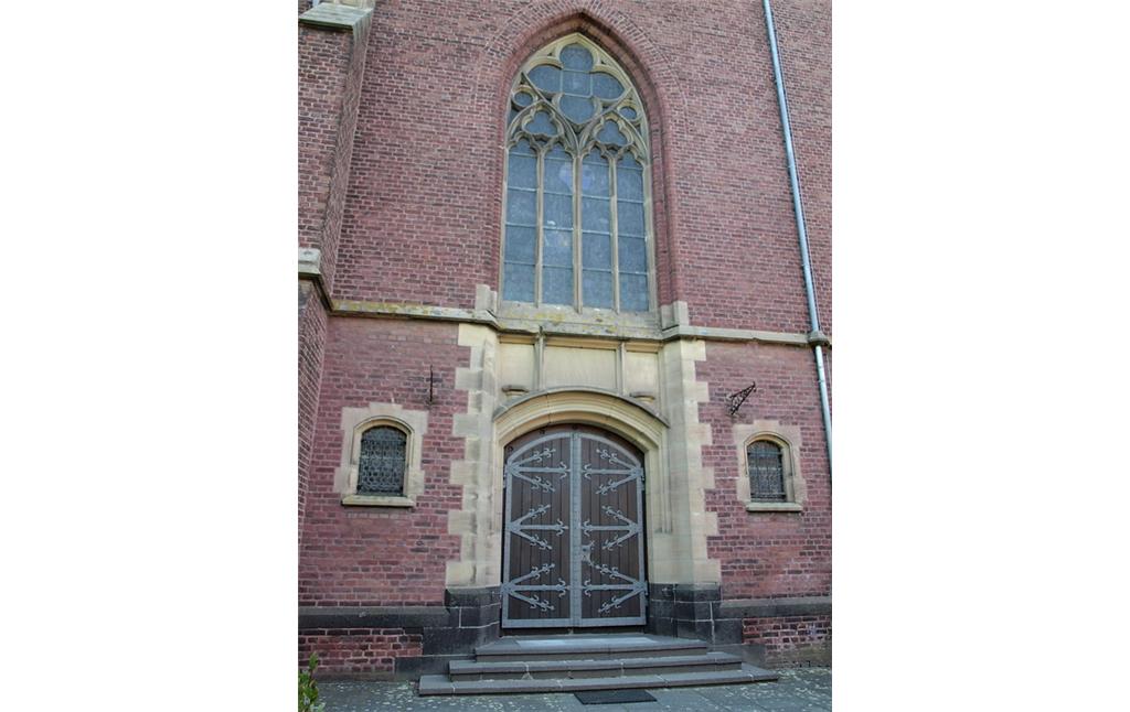 Portal der Kirche Heilig-Kreuz in Erkelenz-Keyenberg (2010)