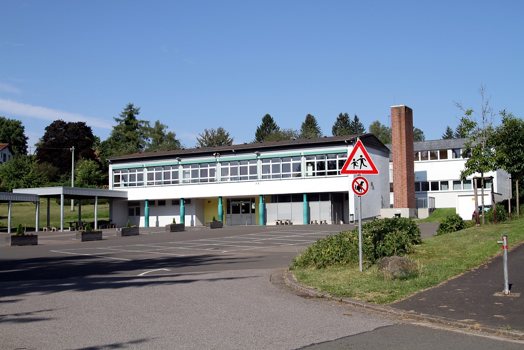 Hauptgebäude der Grundschule Nonnweiler (2016)
