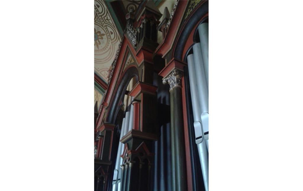 Blick auf die Orgelattrappe im Musiksaal von Schloss Drachenburg bei Königswinter (2018)