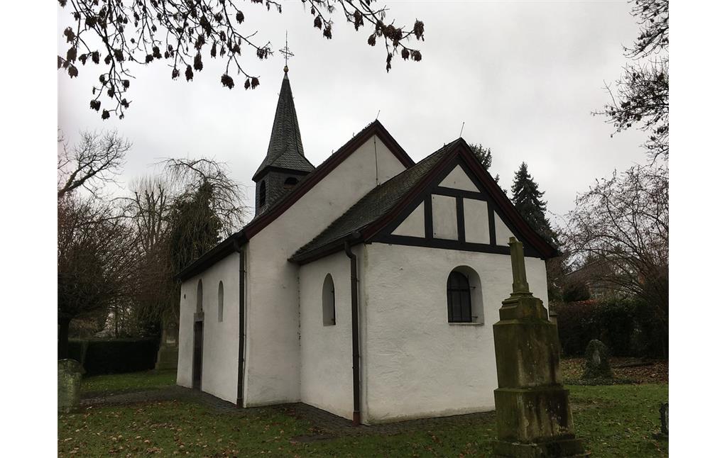 Nikolauskapelle in Westhoven, Blick auf Rechteckchor und Dachgiebel (2017).