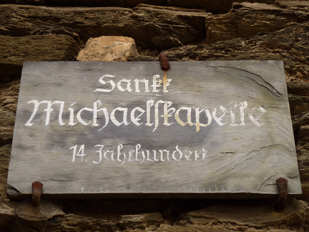 Michaelskapelle in Oberwesel (2016): Informationstafel an der Michaelskapelle.