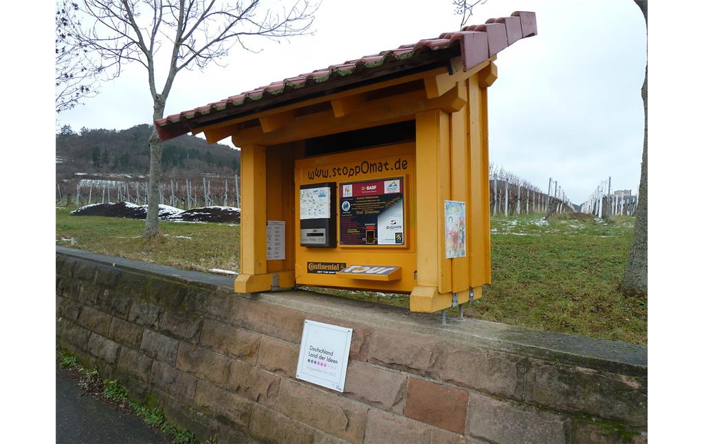 Stoppomat am Beginn der Kalmitstraße (2015). Der Automat ermittelt für Radfahrer die Fahrzeit zwischen Beginn der Kalmitstraße und dem Parkplatz unterhalb des Gipfels.