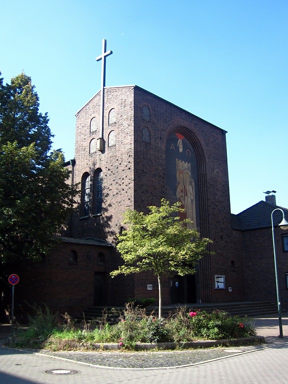 Barbarakirche in Neuss, in deren Nähe sich einst der alte jüdische Friedhof in der Düsseldorfer Straße befunden hatte (2014)