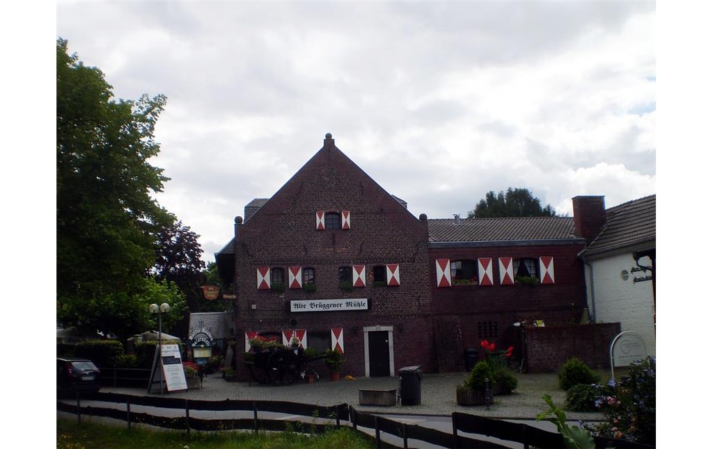 Heute als Gaststätte genutzte, alte Brüggener Mühle (2012)
