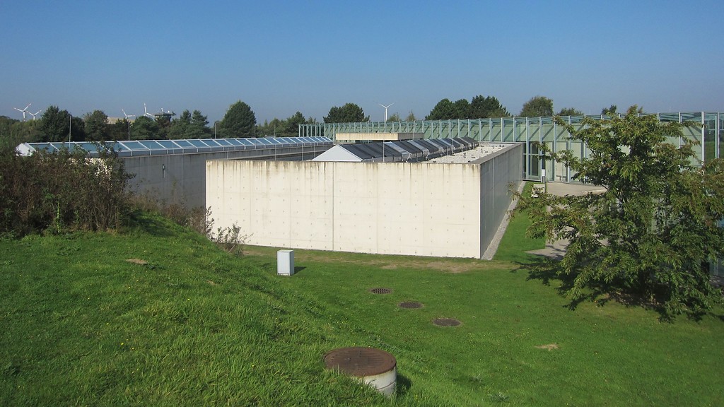 Das Kunst- und Austellungshaus der Langen Foundation auf dem Gelände der Raketenstation Hombroich in Neuss-Hombroich (2014)