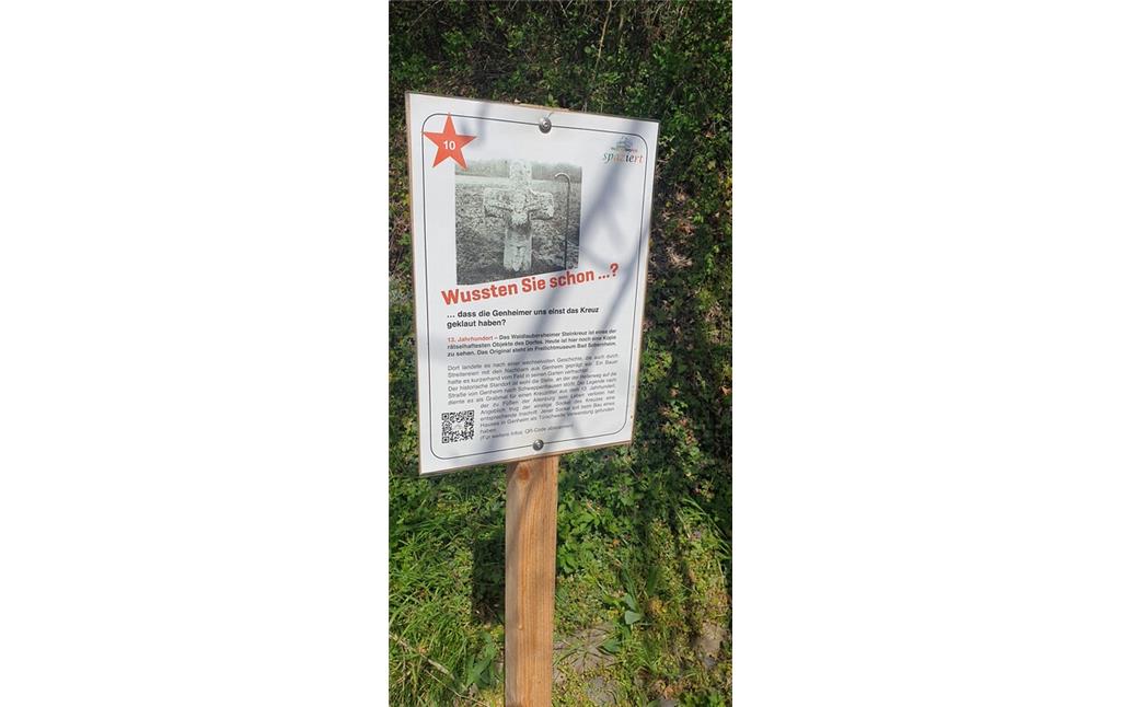 Informationsschild zur Steinkreuz-Replik in der Ortsgemeinde Waldlaubersheim (2021)