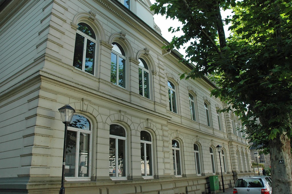 Wohnhaus aus dem 19. Jahrhundert (Stadt Essen Baudenkmal Nummer 262):  Hauptstraße 81-83, Essen Kettwig