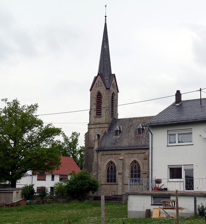 Turm der Evangelischen Gustav-Adolf-Kirche in Dörrebach, Ansicht von Süden (2016).