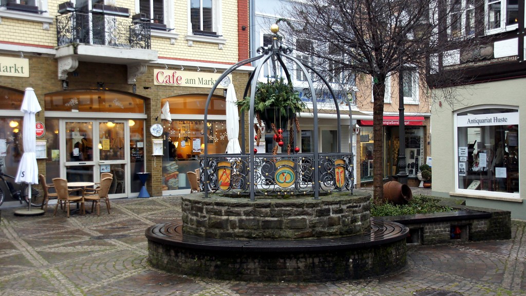 Zunftbrunnen auf dem Ahrweiler Marktplatz (2016)