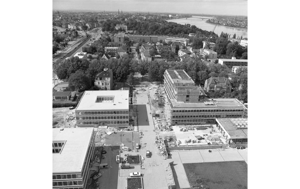Historische Übersichtsaufnahme: Bonn und Bad Godesberg vom neuen Hochhaus im Tulpenfeld aus (1967).