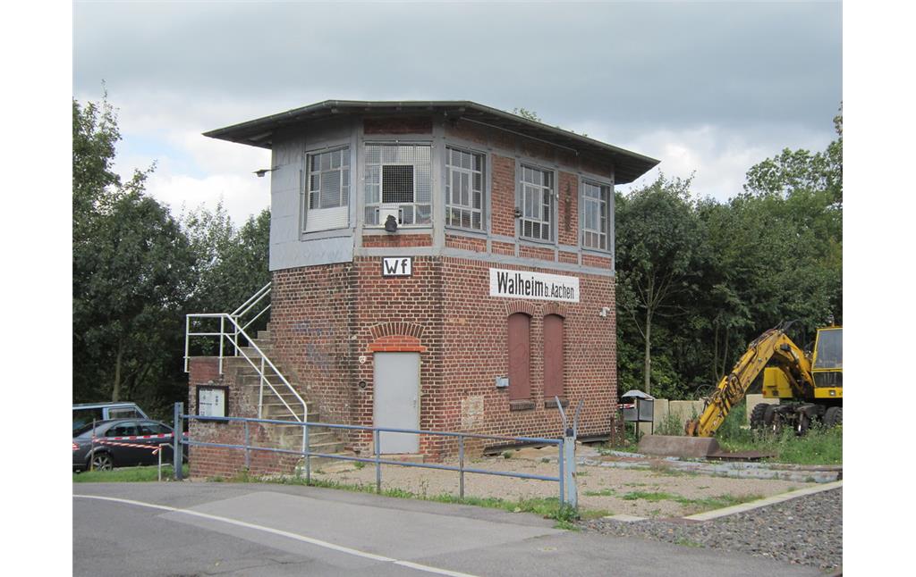 Stellwerk Wf am südwestlichen Ende des Bahnhofes Walheim in Aachen (2011)