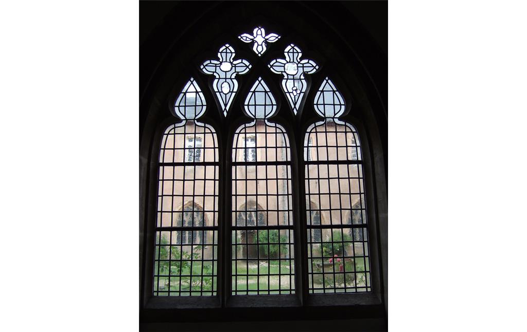 Ein Fenster im Kreuzgang von Kloster Steinfeld (2013)