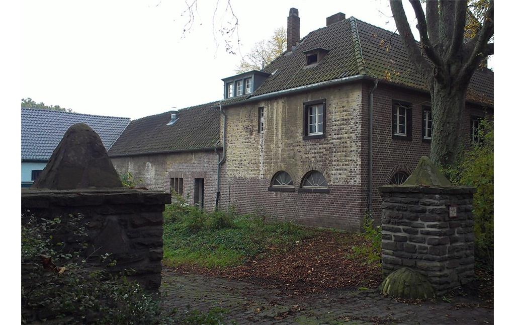 Die Nordwestliche Gebäudeecke der Hofanlage von Gut Leidenhausen (2015).