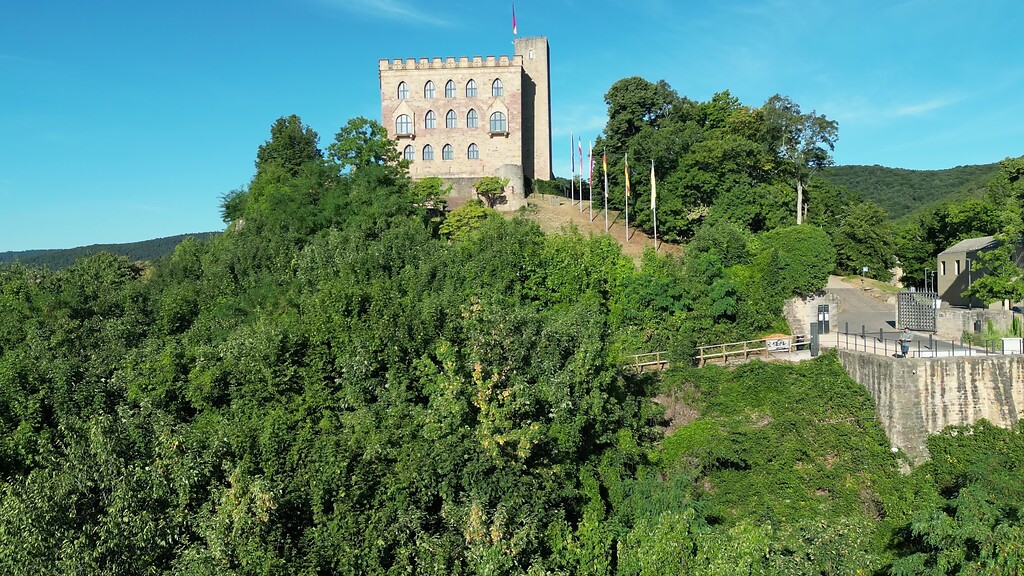 Drohnenflug am Hambacher Schloss (2022)