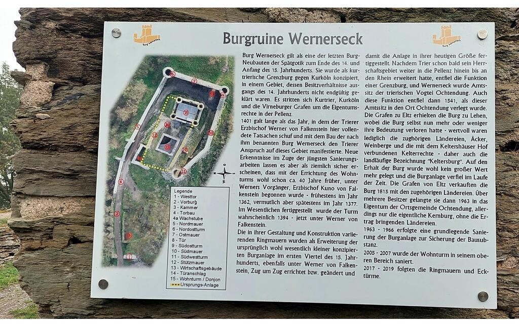 Informationstafel zur Burgruine Wernerseck bei Ochtendung (2021).