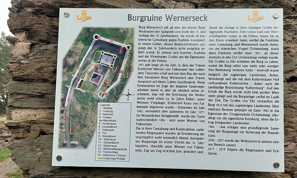 Informationstafel zur Burgruine Wernerseck bei Ochtendung (2021).