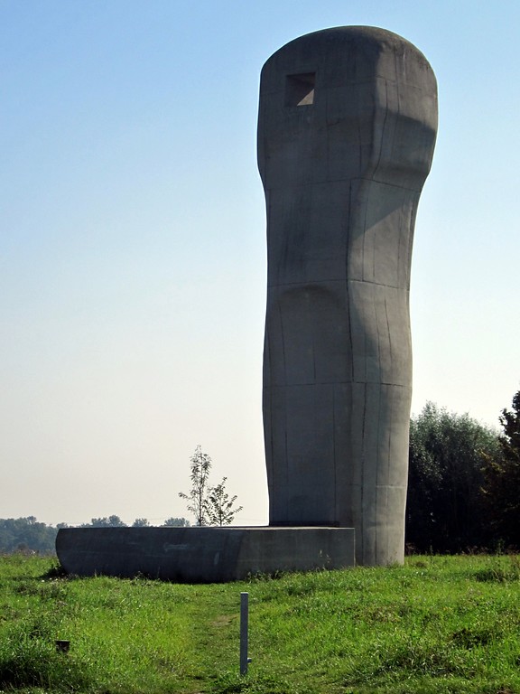 Skulptur "Begiari" am Eingang zum Gelände der Langen Foundation (2014)