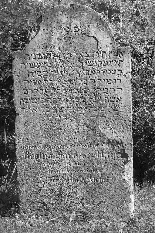 Grabstein auf dem Jüdischen Friedhof Arloff-Kirspenich, Bad Münstereifel.