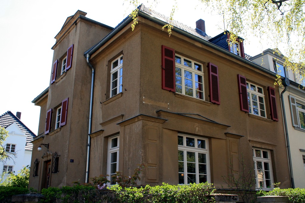 Wohnhaus Coburger Straße 17 / Ecke Eduard-Pflüger-Straße in Bonn (2015).