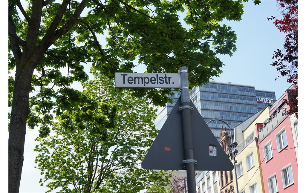 Straßenschild "Tempelstraße" in Köln-Deutz (2022)