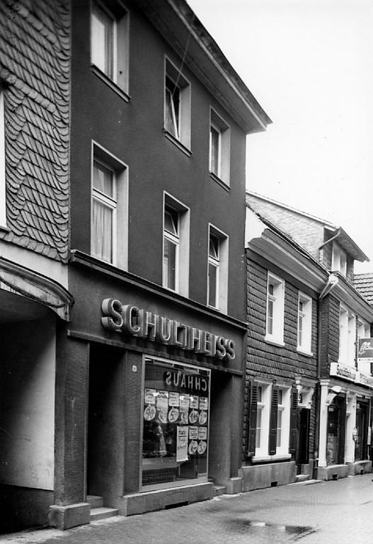 Wülfrath-Innenstadt, Wilhelmstraße 169, Wohn- und Geschäftshaus "Schwinge" (1978)