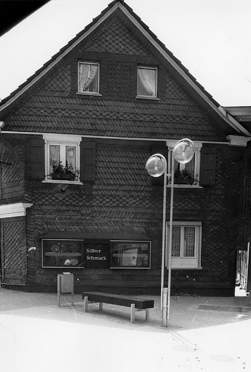 Wülfrath-Innenstadt, Wilhelmstraße 163, Wohn- und Geschäftshaus "Kitzenhaus" (1978)